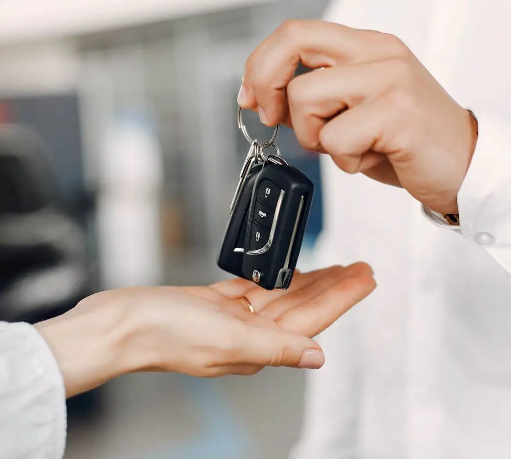 Book your car rental online or via WhatsApp